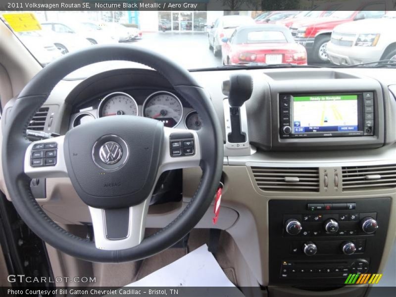 Nocturne Black Metallic / Aero Gray 2011 Volkswagen Routan SE