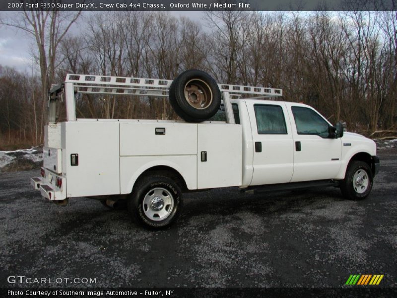 Oxford White / Medium Flint 2007 Ford F350 Super Duty XL Crew Cab 4x4 Chassis