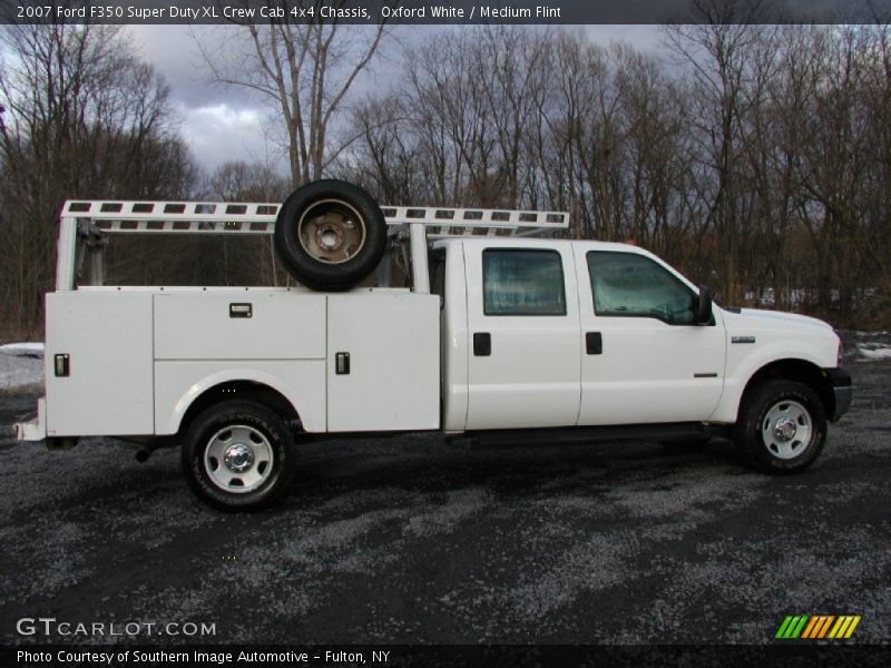 Oxford White / Medium Flint 2007 Ford F350 Super Duty XL Crew Cab 4x4 Chassis