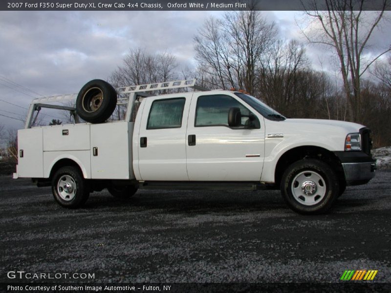 Oxford White / Medium Flint 2007 Ford F350 Super Duty XL Crew Cab 4x4 Chassis