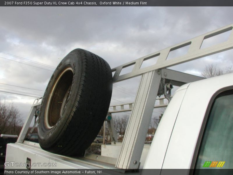 Oxford White / Medium Flint 2007 Ford F350 Super Duty XL Crew Cab 4x4 Chassis