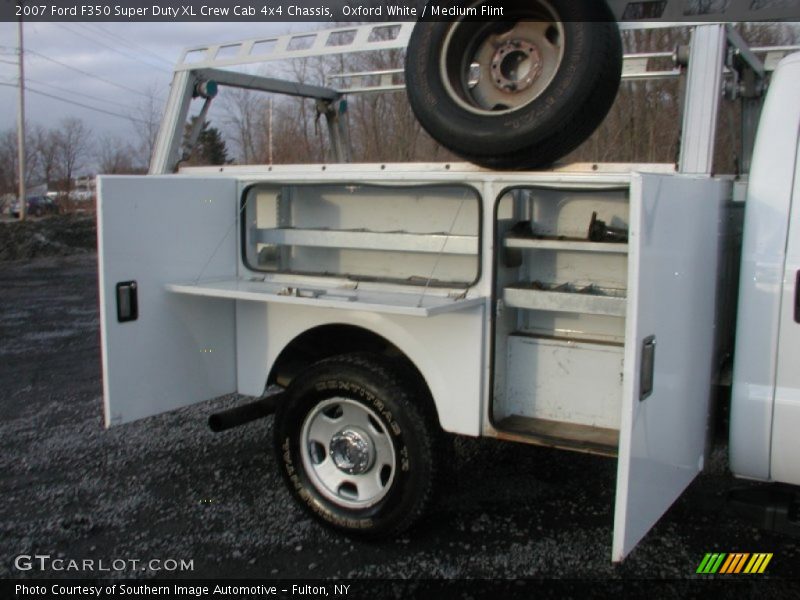 Oxford White / Medium Flint 2007 Ford F350 Super Duty XL Crew Cab 4x4 Chassis