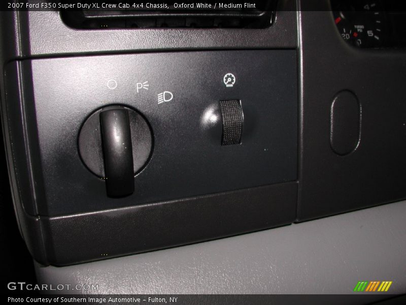 Oxford White / Medium Flint 2007 Ford F350 Super Duty XL Crew Cab 4x4 Chassis