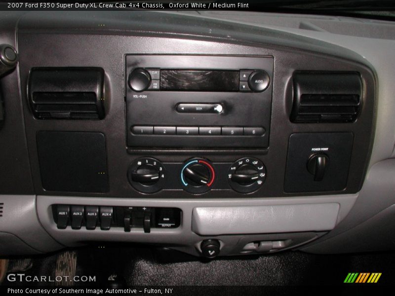 Controls of 2007 F350 Super Duty XL Crew Cab 4x4 Chassis
