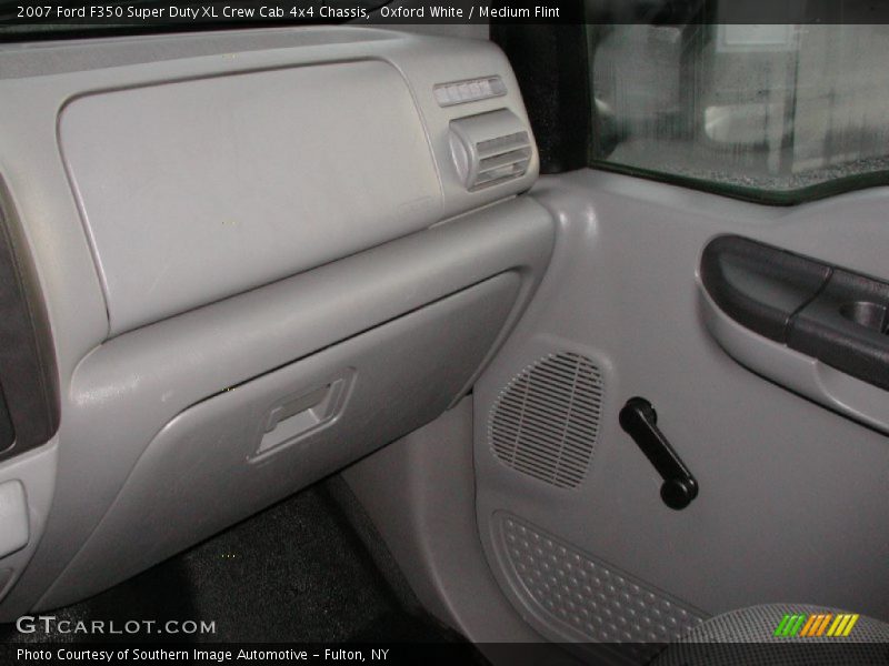 Oxford White / Medium Flint 2007 Ford F350 Super Duty XL Crew Cab 4x4 Chassis