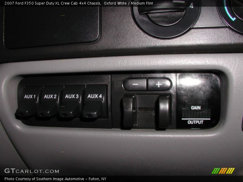 Controls of 2007 F350 Super Duty XL Crew Cab 4x4 Chassis