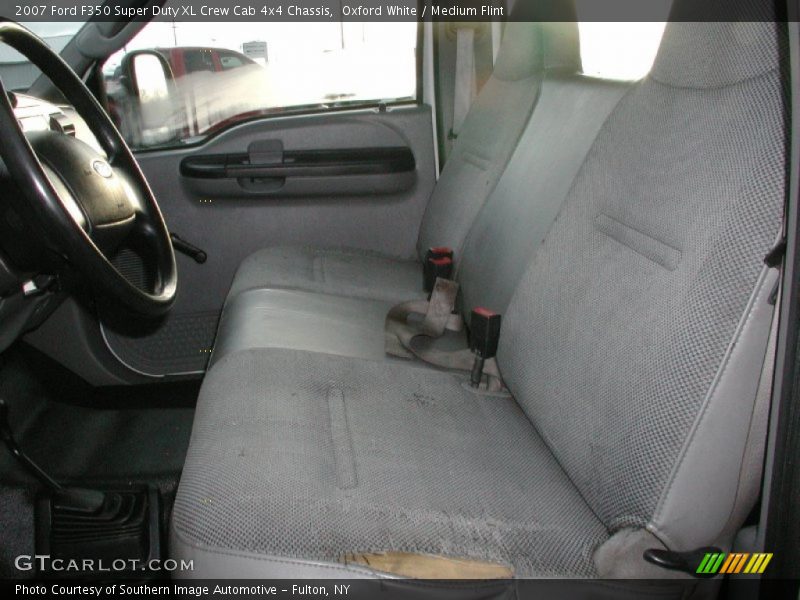 Front Seat of 2007 F350 Super Duty XL Crew Cab 4x4 Chassis