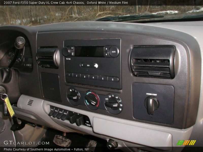 Controls of 2007 F350 Super Duty XL Crew Cab 4x4 Chassis