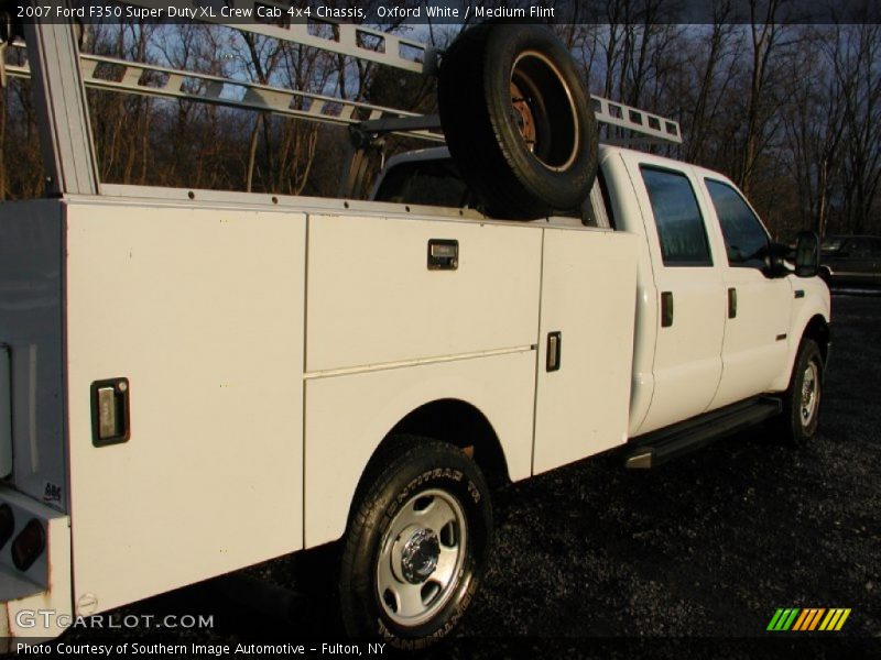 Oxford White / Medium Flint 2007 Ford F350 Super Duty XL Crew Cab 4x4 Chassis