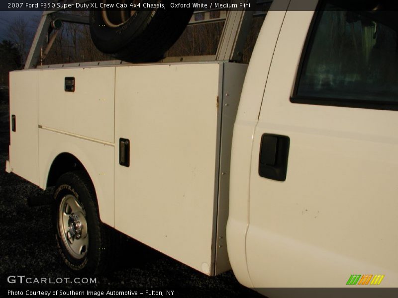 Oxford White / Medium Flint 2007 Ford F350 Super Duty XL Crew Cab 4x4 Chassis