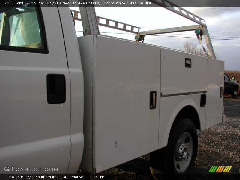 Oxford White / Medium Flint 2007 Ford F350 Super Duty XL Crew Cab 4x4 Chassis