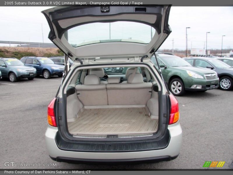  2005 Outback 3.0 R VDC Limited Wagon Trunk