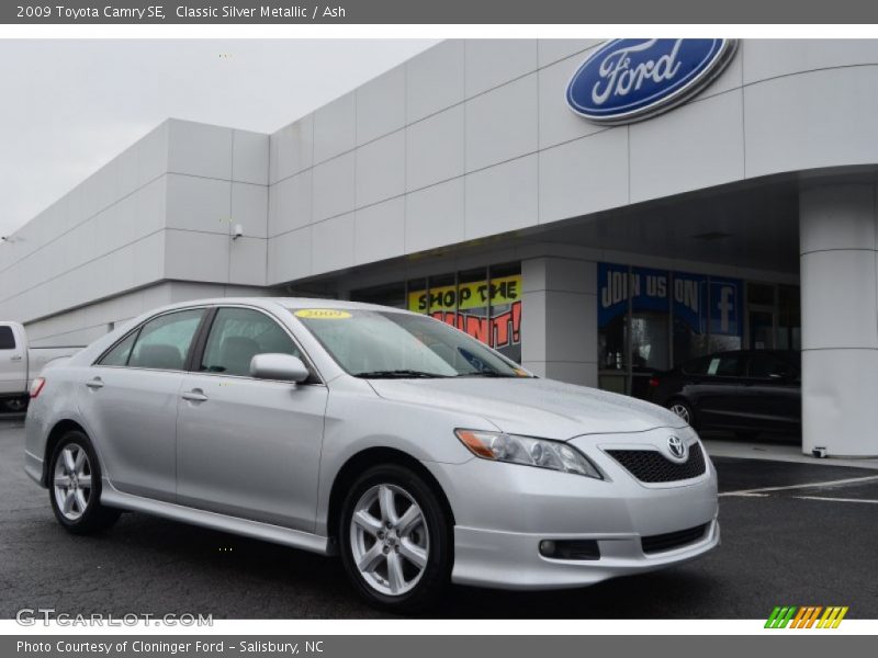 Front 3/4 View of 2009 Camry SE