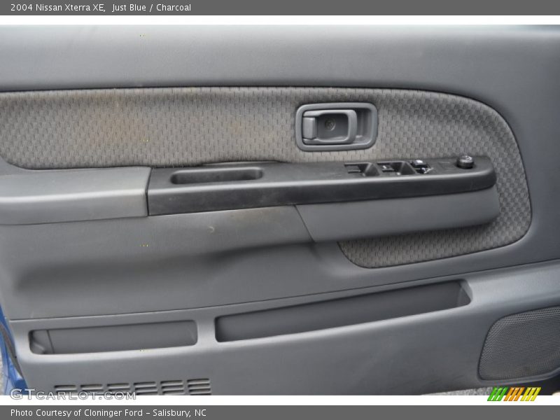 Just Blue / Charcoal 2004 Nissan Xterra XE