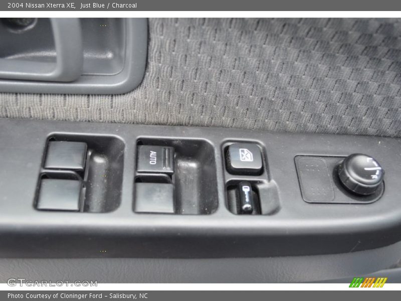 Just Blue / Charcoal 2004 Nissan Xterra XE