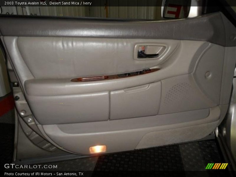 Desert Sand Mica / Ivory 2003 Toyota Avalon XLS