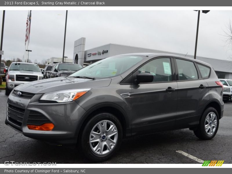 Front 3/4 View of 2013 Escape S
