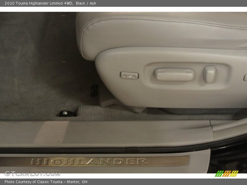 Black / Ash 2010 Toyota Highlander Limited 4WD