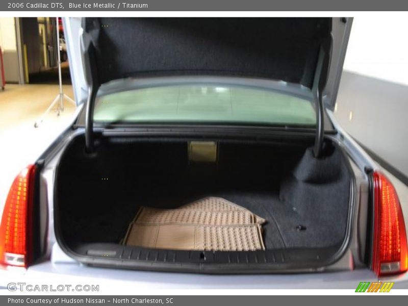  2006 DTS  Trunk