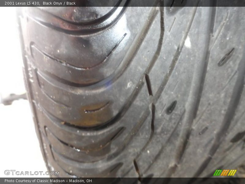 Black Onyx / Black 2001 Lexus LS 430