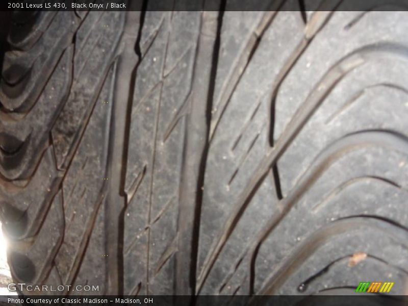 Black Onyx / Black 2001 Lexus LS 430