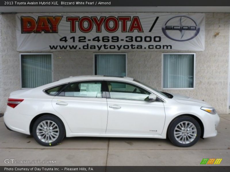 Blizzard White Pearl / Almond 2013 Toyota Avalon Hybrid XLE