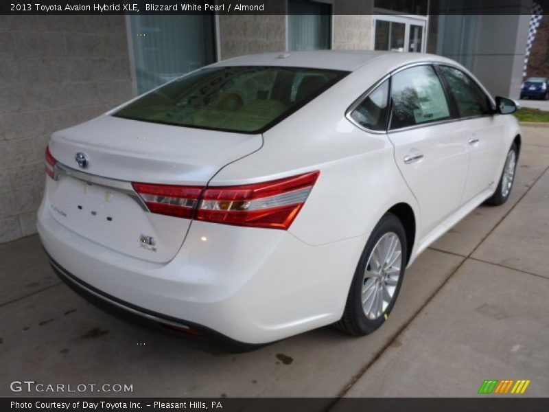 Blizzard White Pearl / Almond 2013 Toyota Avalon Hybrid XLE