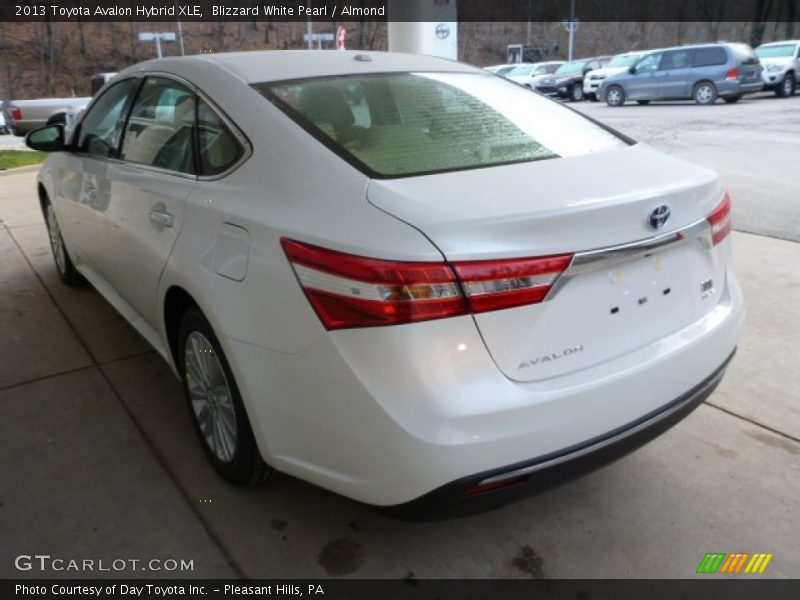 Blizzard White Pearl / Almond 2013 Toyota Avalon Hybrid XLE