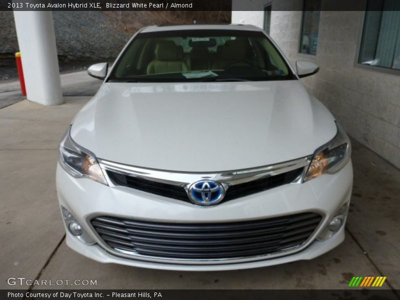 Blizzard White Pearl / Almond 2013 Toyota Avalon Hybrid XLE