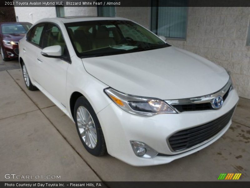 Blizzard White Pearl / Almond 2013 Toyota Avalon Hybrid XLE