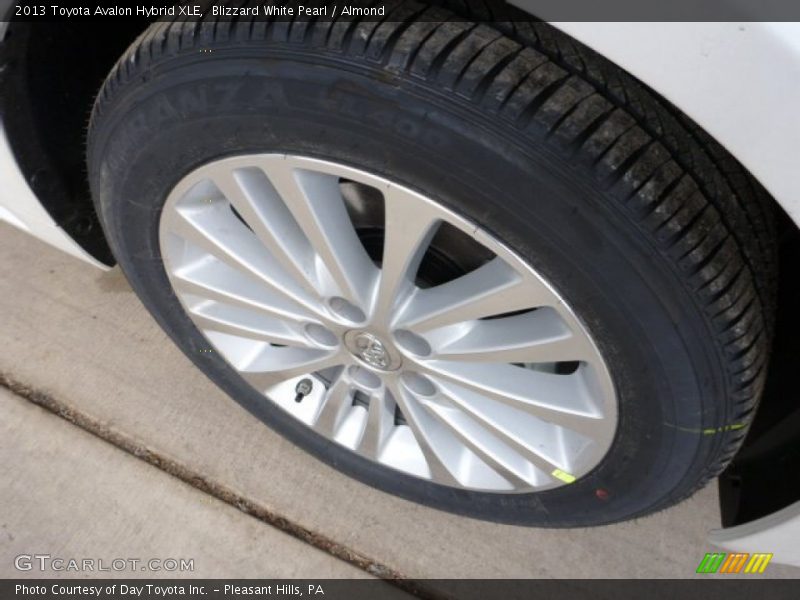 Blizzard White Pearl / Almond 2013 Toyota Avalon Hybrid XLE