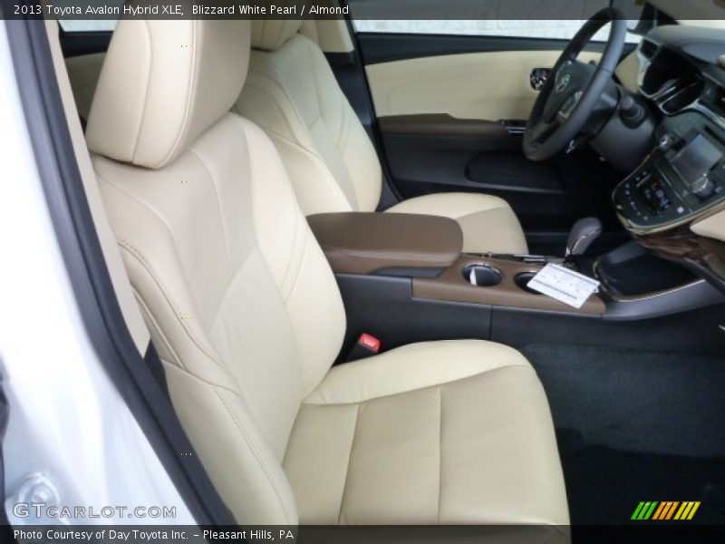 Blizzard White Pearl / Almond 2013 Toyota Avalon Hybrid XLE