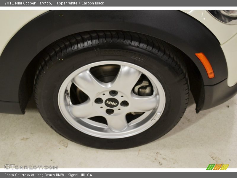 Pepper White / Carbon Black 2011 Mini Cooper Hardtop