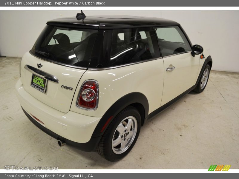 Pepper White / Carbon Black 2011 Mini Cooper Hardtop