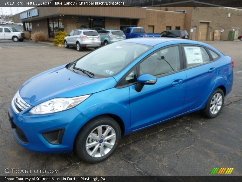 Front 3/4 View of 2013 Fiesta SE Sedan