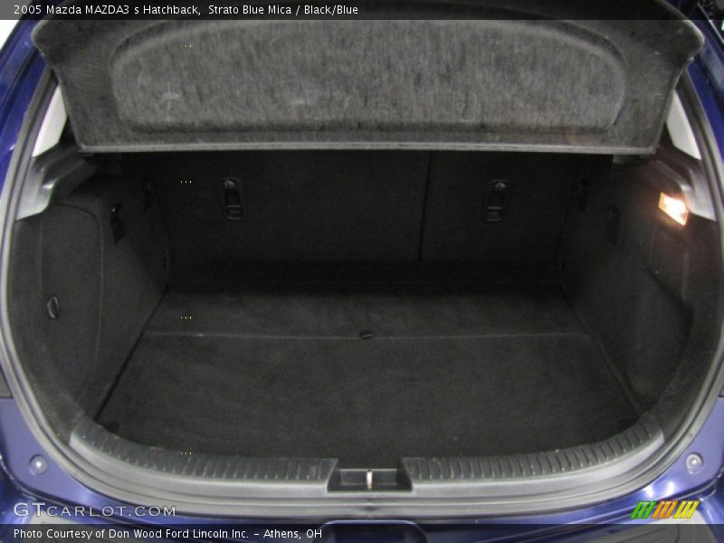 Strato Blue Mica / Black/Blue 2005 Mazda MAZDA3 s Hatchback