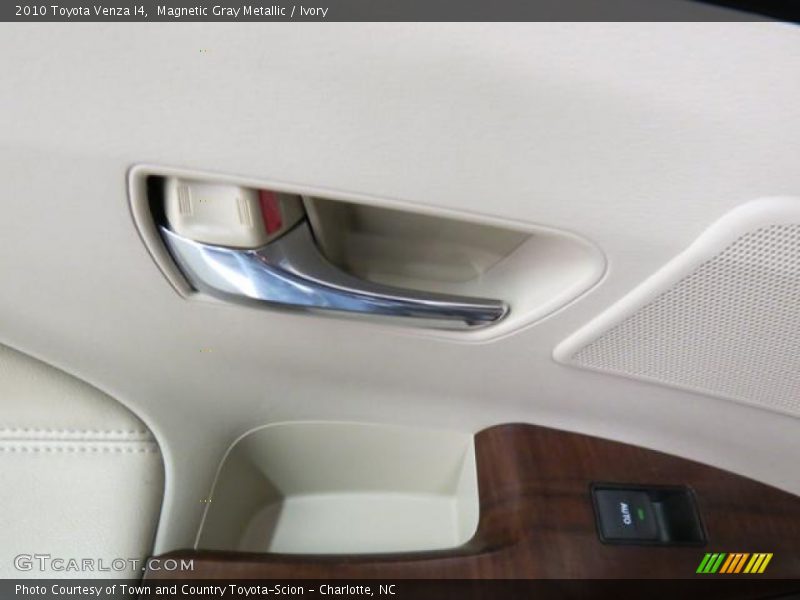 Magnetic Gray Metallic / Ivory 2010 Toyota Venza I4