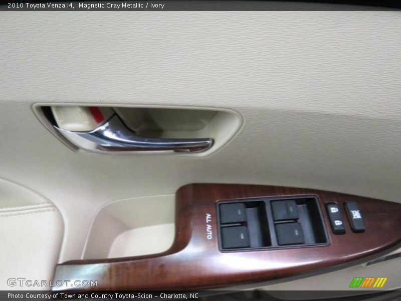 Magnetic Gray Metallic / Ivory 2010 Toyota Venza I4