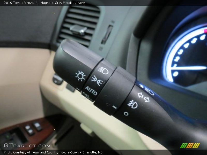 Magnetic Gray Metallic / Ivory 2010 Toyota Venza I4