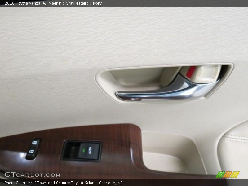 Magnetic Gray Metallic / Ivory 2010 Toyota Venza I4