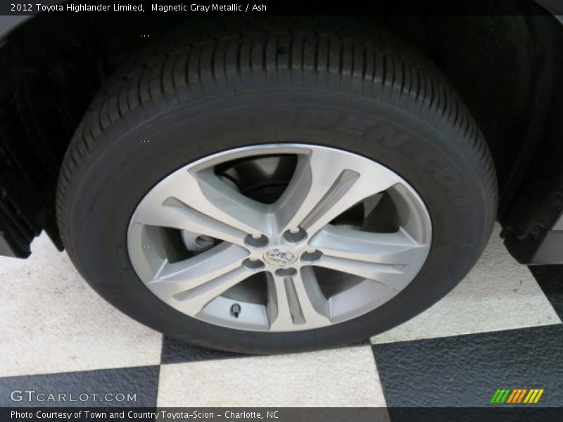 Magnetic Gray Metallic / Ash 2012 Toyota Highlander Limited