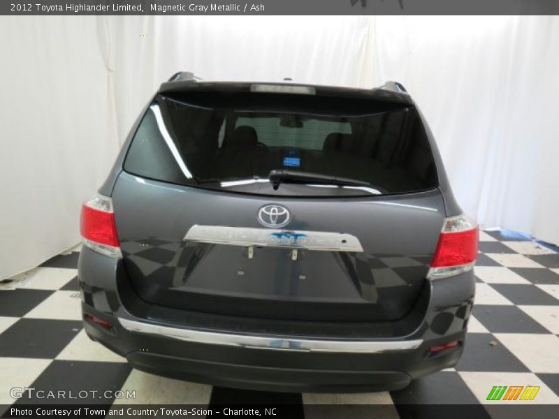 Magnetic Gray Metallic / Ash 2012 Toyota Highlander Limited