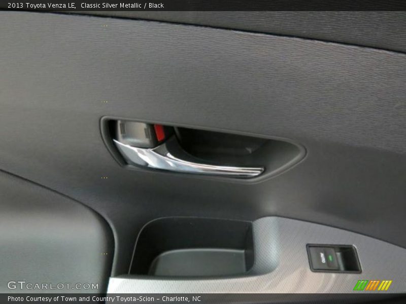 Classic Silver Metallic / Black 2013 Toyota Venza LE