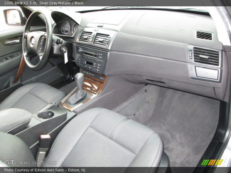 Dashboard of 2005 X3 3.0i