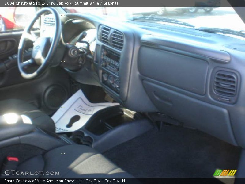 Summit White / Graphite 2004 Chevrolet S10 LS Crew Cab 4x4