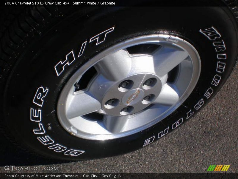Summit White / Graphite 2004 Chevrolet S10 LS Crew Cab 4x4