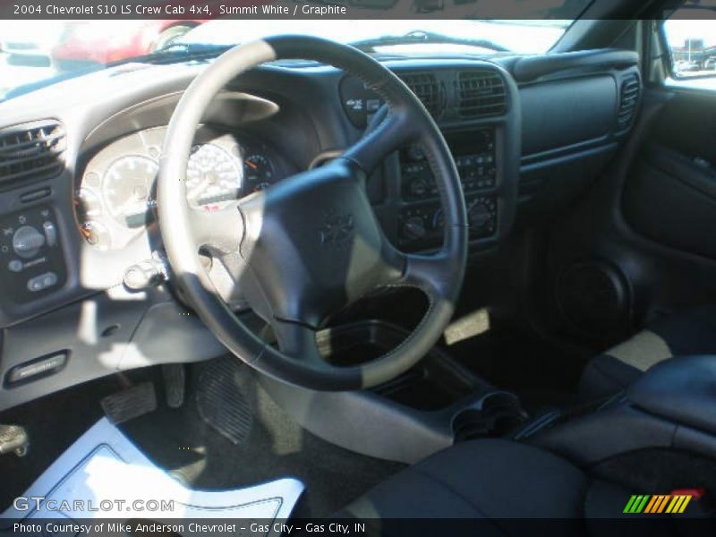 Summit White / Graphite 2004 Chevrolet S10 LS Crew Cab 4x4