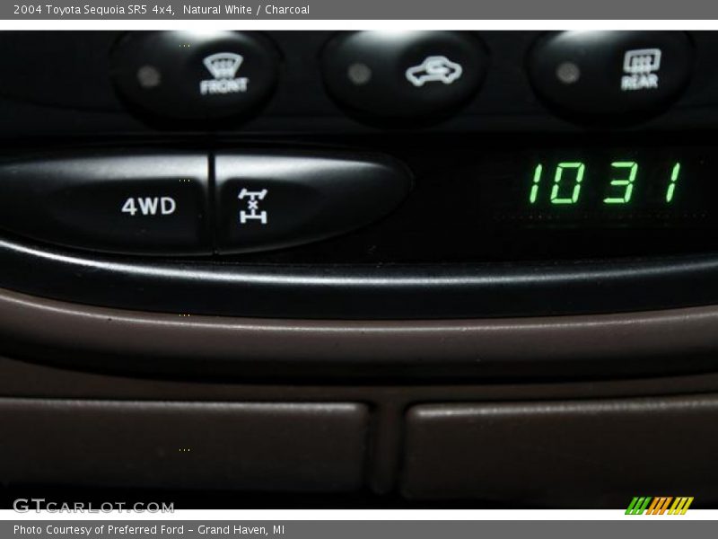 Natural White / Charcoal 2004 Toyota Sequoia SR5 4x4