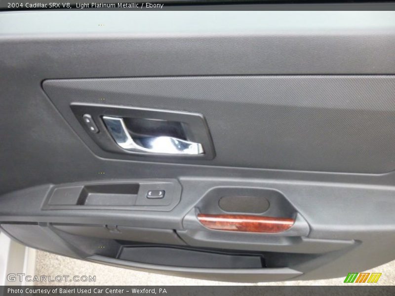 Light Platinum Metallic / Ebony 2004 Cadillac SRX V8