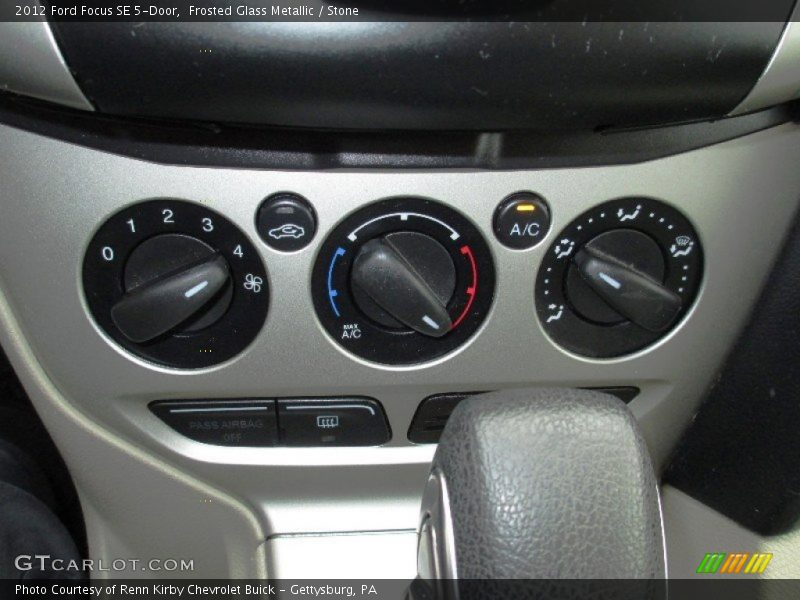 Controls of 2012 Focus SE 5-Door